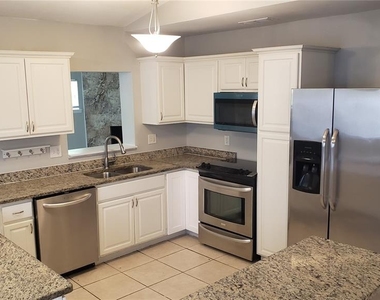 887 Eastbrook Boulevard - Photo Thumbnail 2