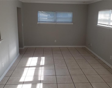 887 Eastbrook Boulevard - Photo Thumbnail 4
