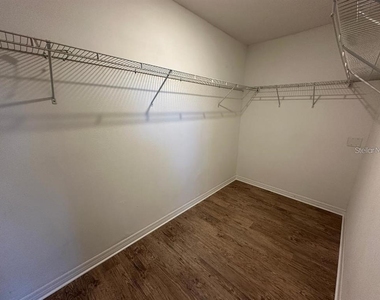 887 Eastbrook Boulevard - Photo Thumbnail 13
