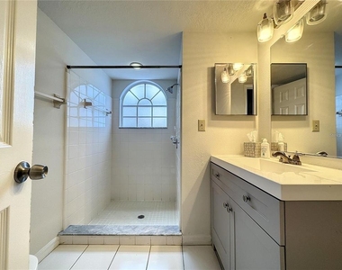 2717 N Poinciana Blvd - Photo Thumbnail 17