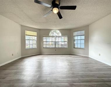 2717 N Poinciana Blvd - Photo Thumbnail 3
