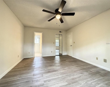 2717 N Poinciana Blvd - Photo Thumbnail 11