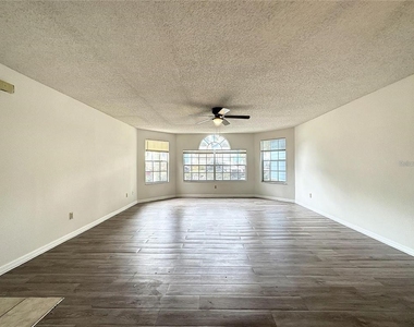 2717 N Poinciana Blvd - Photo Thumbnail 2