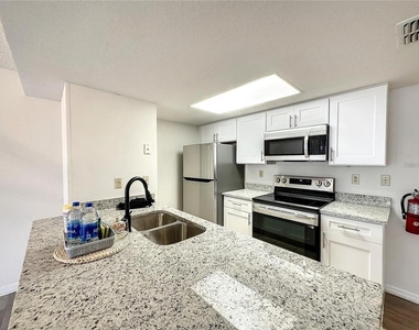 2717 N Poinciana Blvd - Photo Thumbnail 8