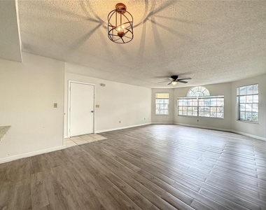 2717 N Poinciana Blvd - Photo Thumbnail 4