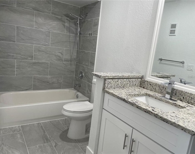 826 Camargo Way - Photo Thumbnail 9