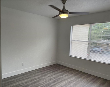 826 Camargo Way - Photo Thumbnail 8