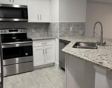 826 Camargo Way - Photo Thumbnail 4