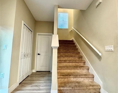 113 E Cleveland Street - Photo Thumbnail 7