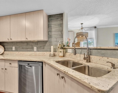 1801 N Flagler Drive - Photo Thumbnail 17