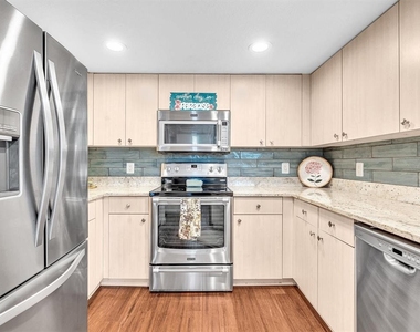 1801 N Flagler Drive - Photo Thumbnail 15