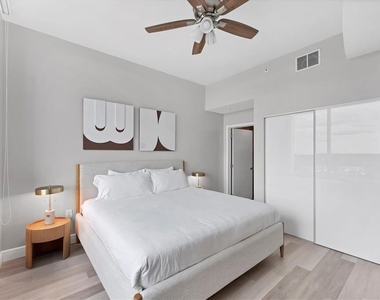 525 E Jackson Street - Photo Thumbnail 17