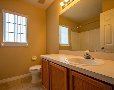 421 Lockbreeze Drive - Photo Thumbnail 20