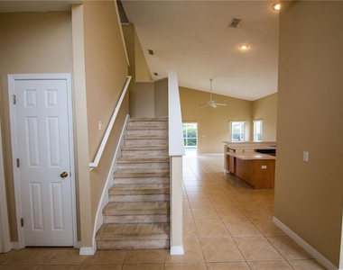 421 Lockbreeze Drive - Photo Thumbnail 8