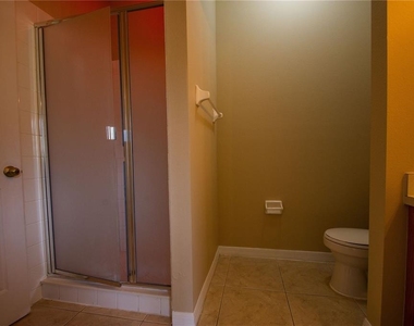 421 Lockbreeze Drive - Photo Thumbnail 13