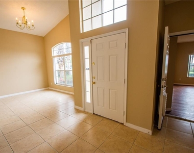 421 Lockbreeze Drive - Photo Thumbnail 3