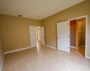 421 Lockbreeze Drive - Photo Thumbnail 15