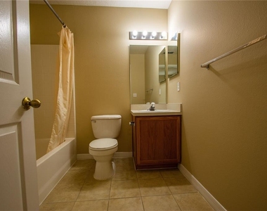 421 Lockbreeze Drive - Photo Thumbnail 22