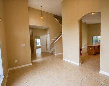 421 Lockbreeze Drive - Photo Thumbnail 4