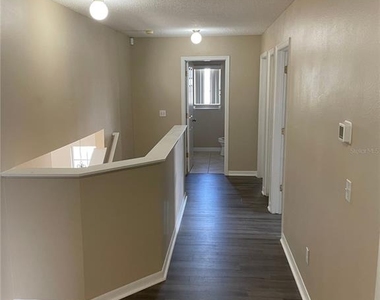 421 Lockbreeze Drive - Photo Thumbnail 25