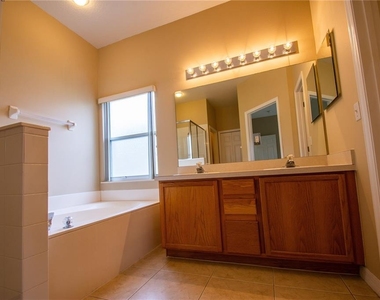421 Lockbreeze Drive - Photo Thumbnail 18