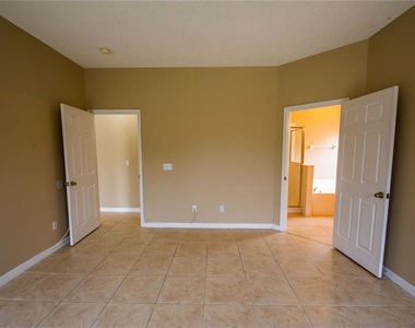 421 Lockbreeze Drive - Photo Thumbnail 17