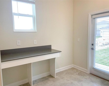 1316 Swift Creek Way - Photo Thumbnail 7