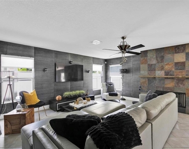 1652 Algonkin Loop - Photo Thumbnail 9