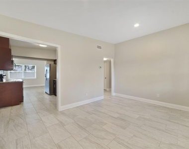 1117 Neuse Avenue - Photo Thumbnail 4