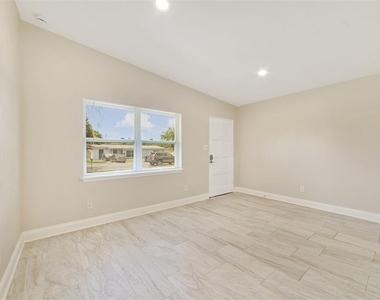 1117 Neuse Avenue - Photo Thumbnail 12