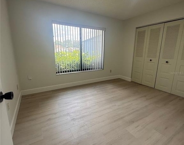 10719 Lazy Lake Drive - Photo Thumbnail 8