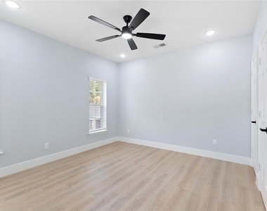 11958 Murray Avenue - Photo Thumbnail 18
