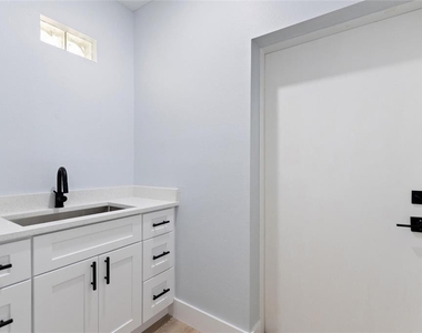 11958 Murray Avenue - Photo Thumbnail 17