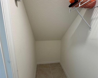 3464 Sandalwood Isle Way - Photo Thumbnail 8