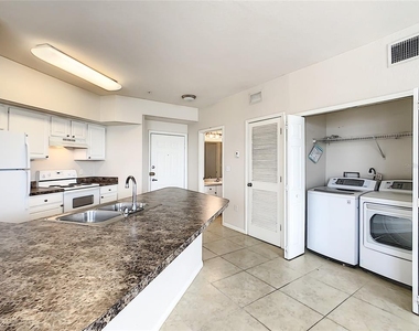 911 N Orange Avenue - Photo Thumbnail 10