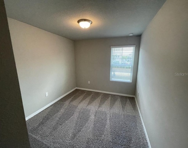 513 Legacy Loop - Photo Thumbnail 12