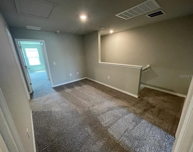513 Legacy Loop - Photo Thumbnail 8