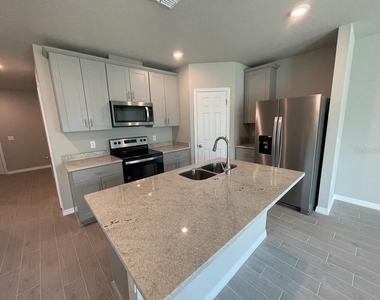 513 Legacy Loop - Photo Thumbnail 5