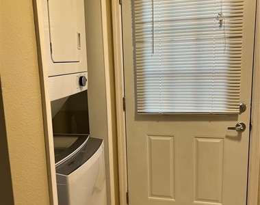 2200 S Palmetto Avenue - Photo Thumbnail 10