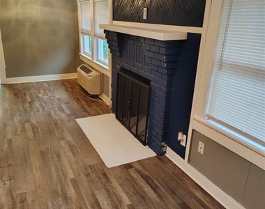 205 Lenox Street - Photo Thumbnail 4