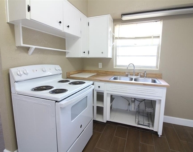 1114 S Tennessee Avenue - Photo Thumbnail 3