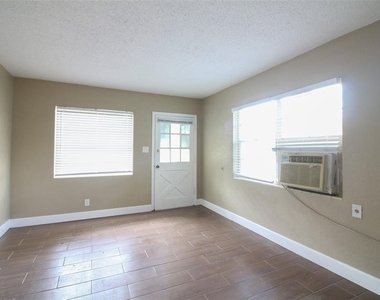 1114 S Tennessee Avenue - Photo Thumbnail 1