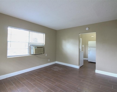 1114 S Tennessee Avenue - Photo Thumbnail 2