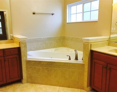 3609 Sw 72nd Way - Photo Thumbnail 5