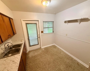 932 Ne 6th Avenue - Photo Thumbnail 2