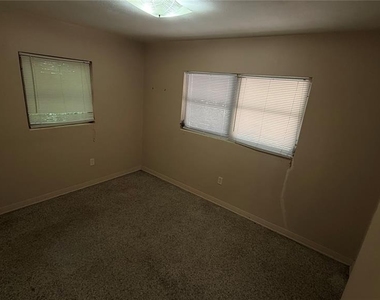 930 Ne 6th Avenue - Photo Thumbnail 7