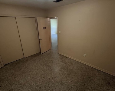 932 Ne 6th Avenue - Photo Thumbnail 11