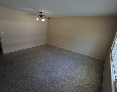 930 Ne 6th Avenue - Photo Thumbnail 2