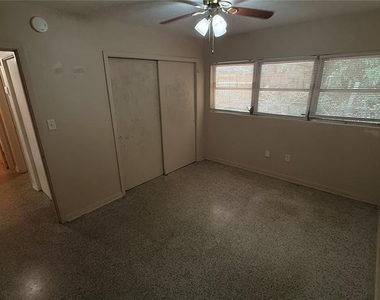 930 Ne 6th Avenue - Photo Thumbnail 5