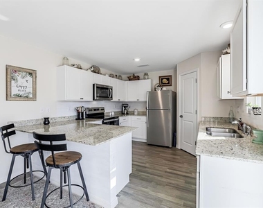 1091 Cazenovia Street - Photo Thumbnail 5